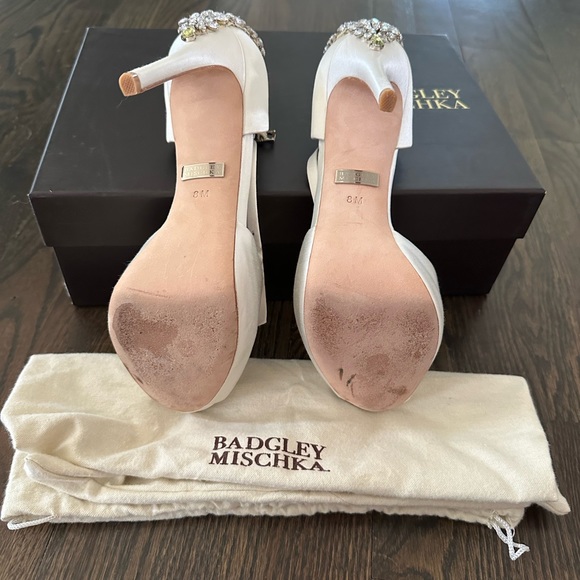 Badgley Mischka Gene Pumps - Picture 3 of 5